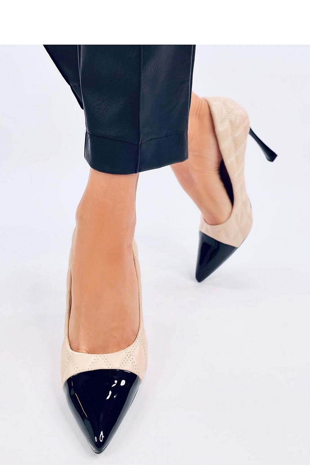 Women's shoes with a heel Inello