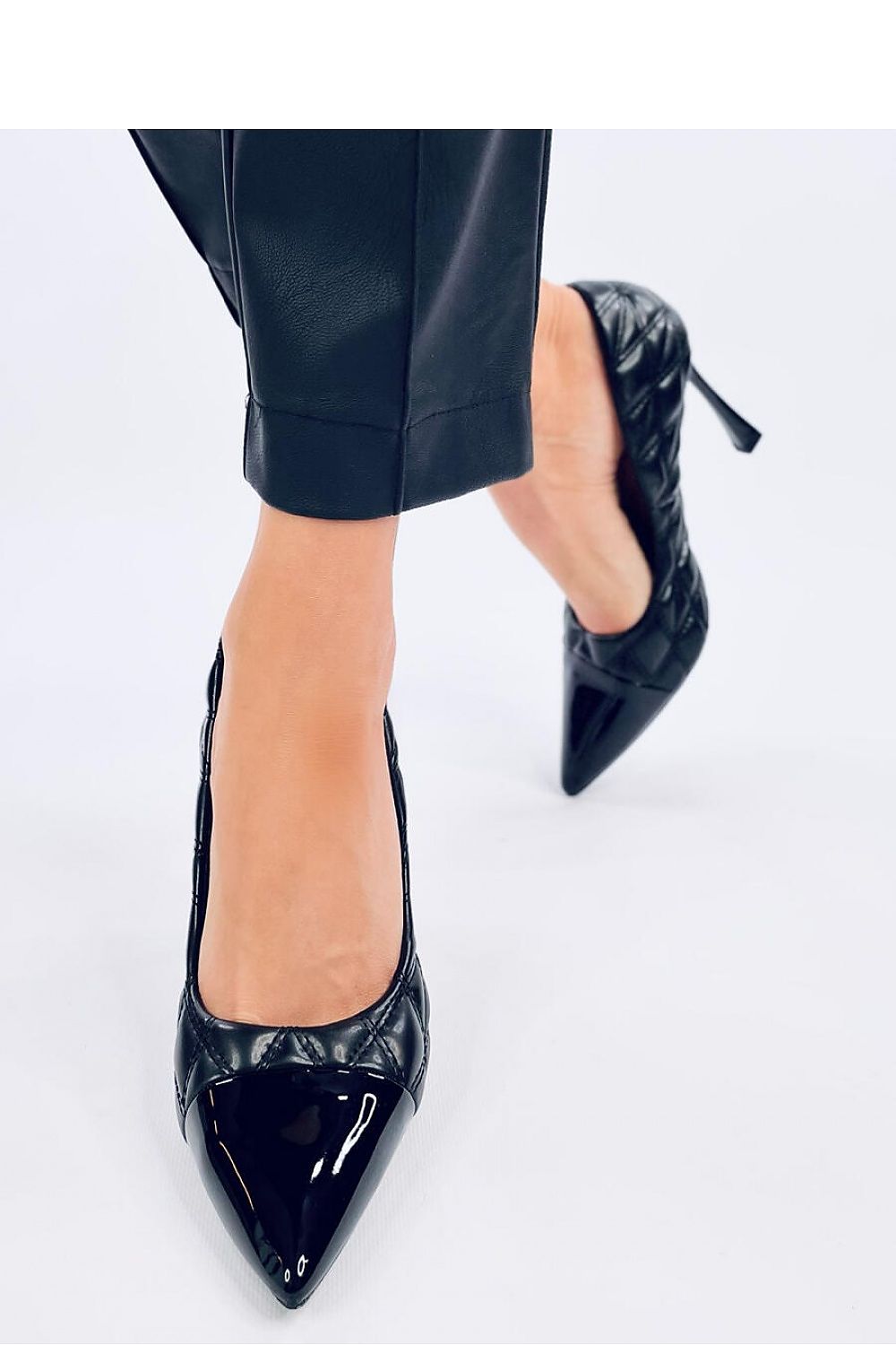 Women's shoes with a heel Inello