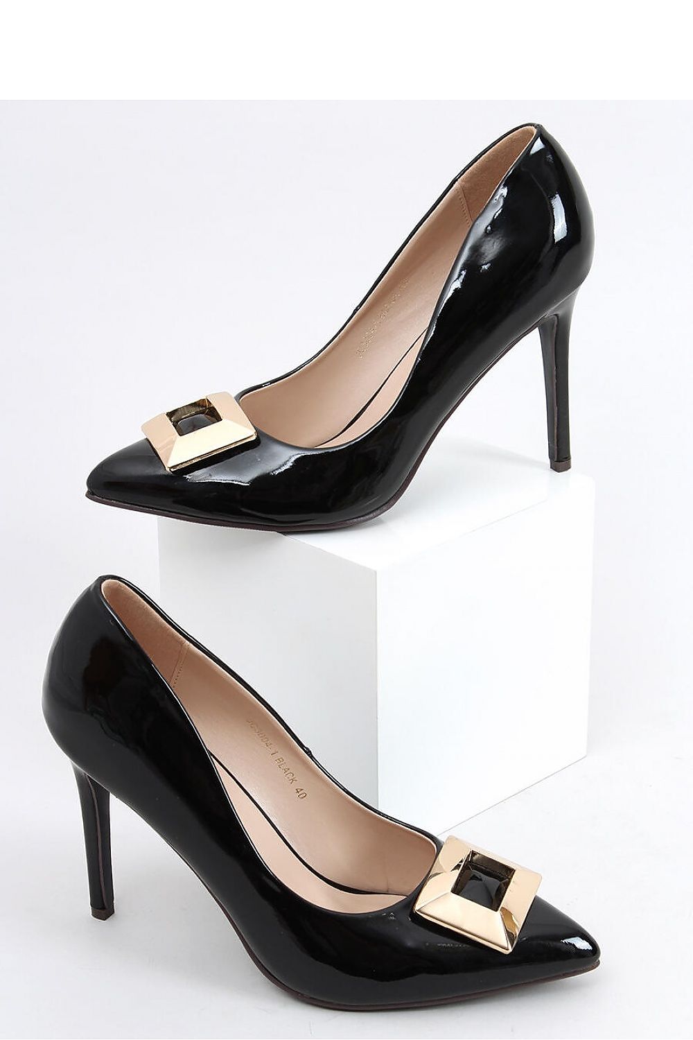 shoes with a heel Inello